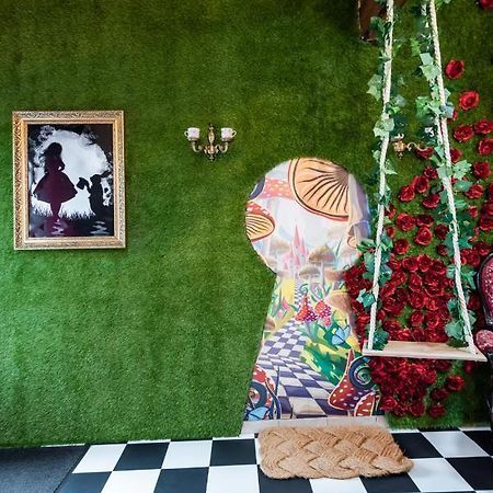 Insolite Alice In Wonderland Gujan-Mestras Extérieur photo