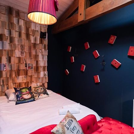 Insolite Alice In Wonderland Gujan-Mestras Extérieur photo