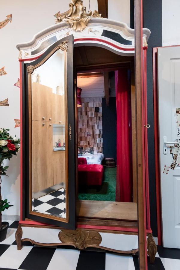Insolite Alice In Wonderland Gujan-Mestras Extérieur photo
