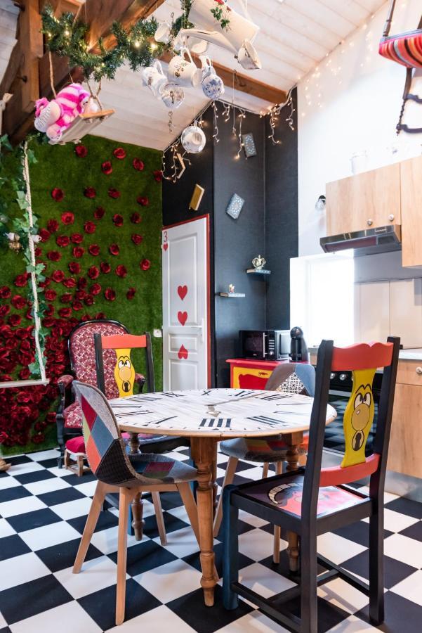 Insolite Alice In Wonderland Gujan-Mestras Extérieur photo