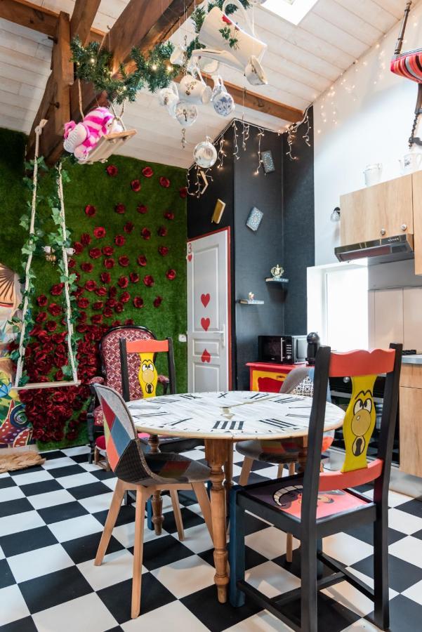 Insolite Alice In Wonderland Gujan-Mestras Extérieur photo