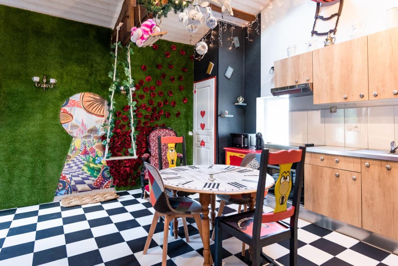 Insolite Alice In Wonderland Gujan-Mestras Extérieur photo