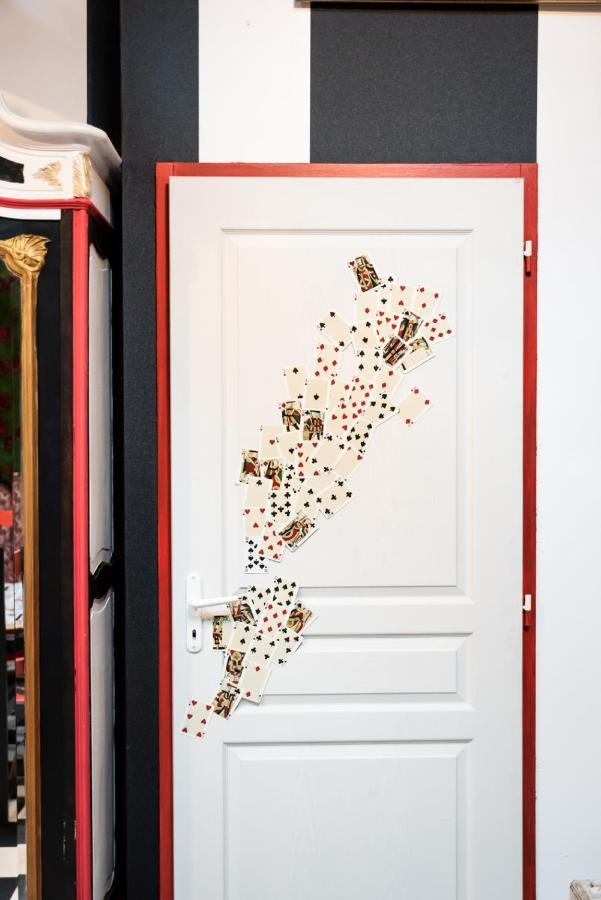 Insolite Alice In Wonderland Gujan-Mestras Extérieur photo
