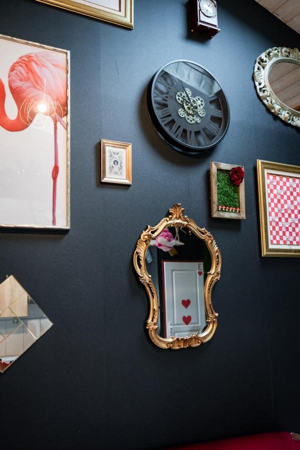 Insolite Alice In Wonderland Gujan-Mestras Extérieur photo