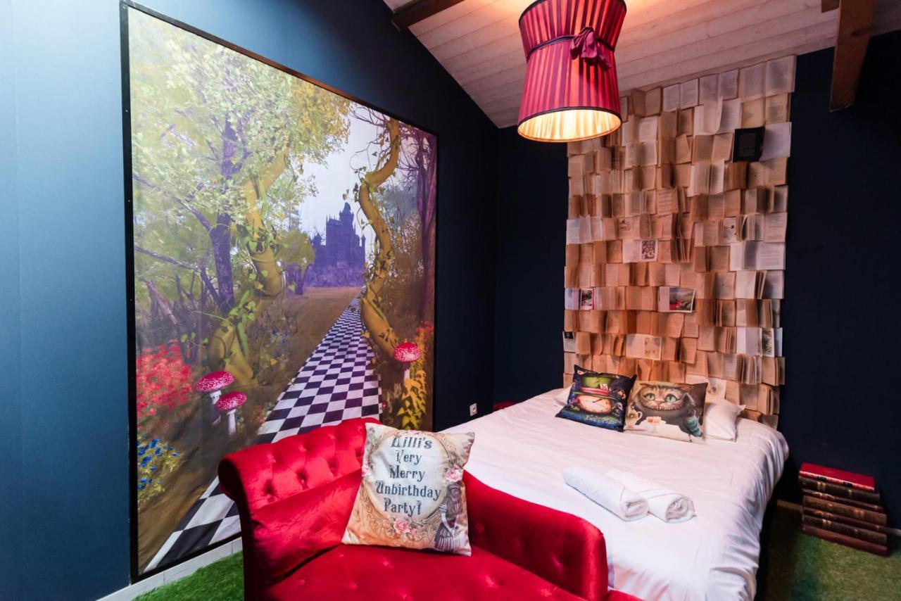 Insolite Alice In Wonderland Gujan-Mestras Extérieur photo