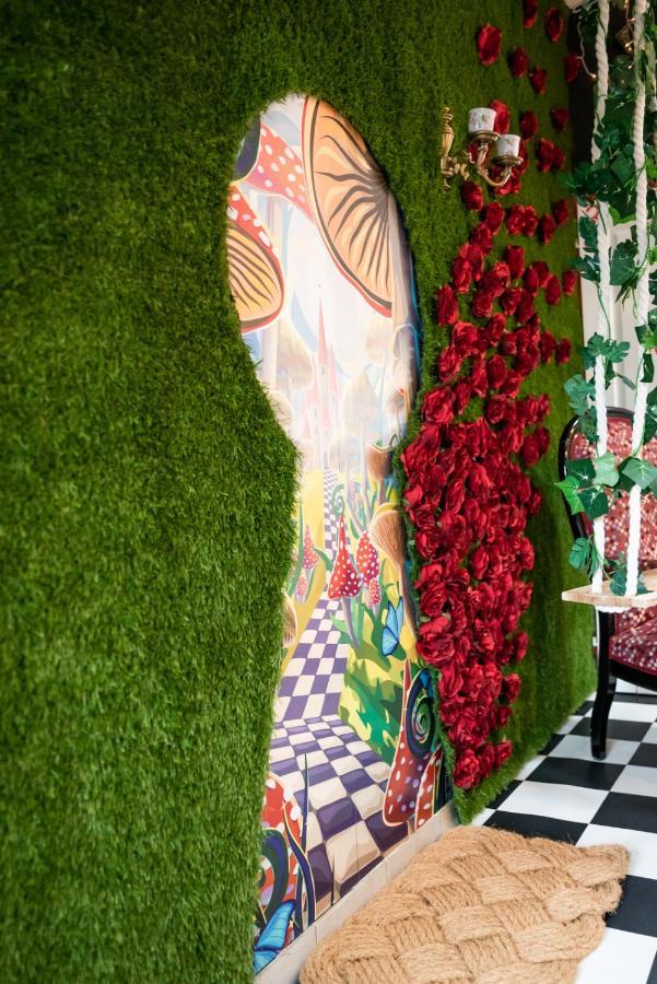 Insolite Alice In Wonderland Gujan-Mestras Extérieur photo