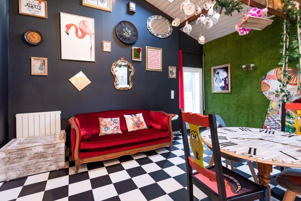 Insolite Alice In Wonderland Gujan-Mestras Extérieur photo