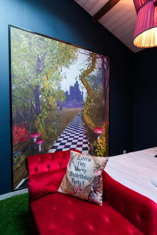 Insolite Alice In Wonderland Gujan-Mestras Extérieur photo