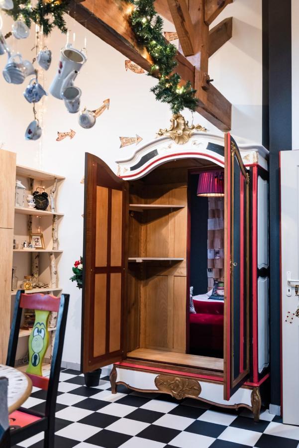 Insolite Alice In Wonderland Gujan-Mestras Extérieur photo