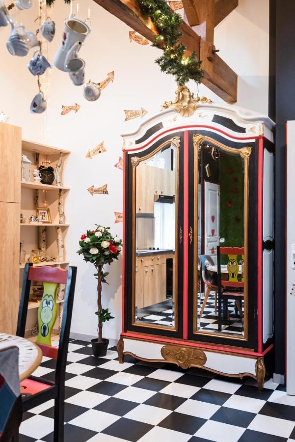 Insolite Alice In Wonderland Gujan-Mestras Extérieur photo